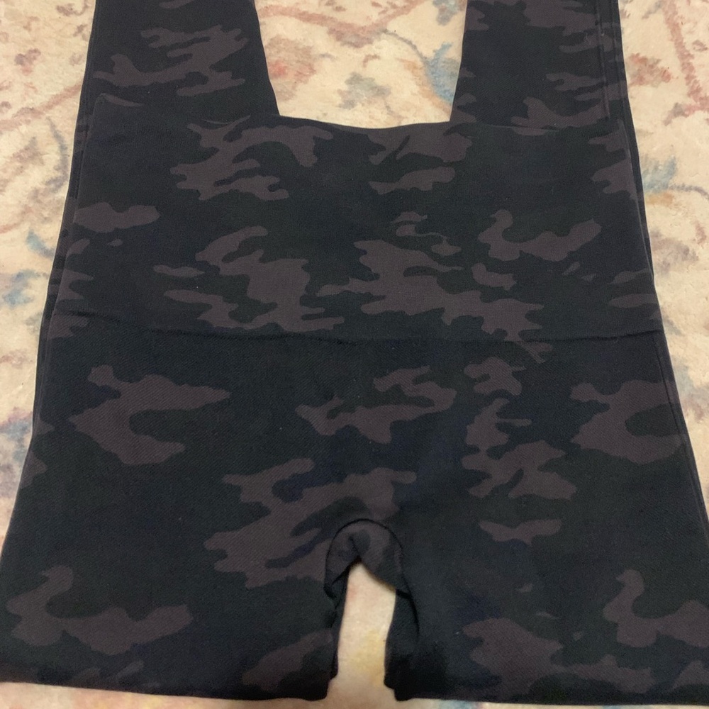 SPANX Black and Gray Camo Leggings